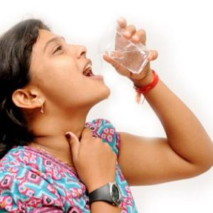 子供に危険なヘルペス性咽喉とは何か、それに対処する方法